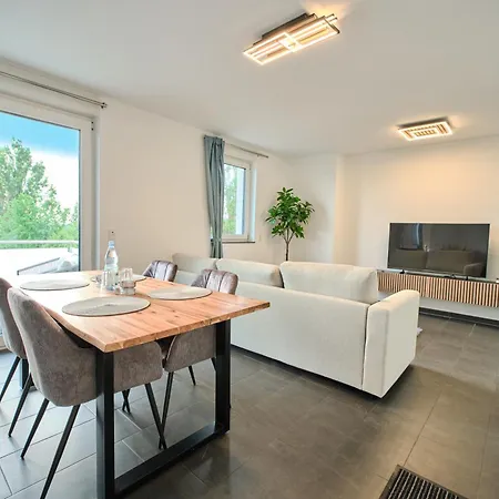 Modern With View Of Countryside דירה *