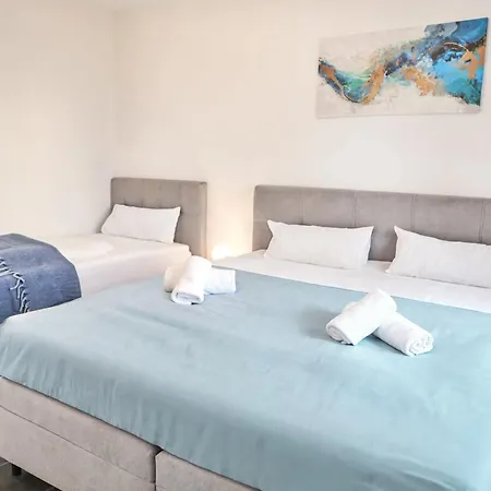 Modern With View Of Countryside דירה *