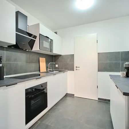 Modern With View Of Countryside האם