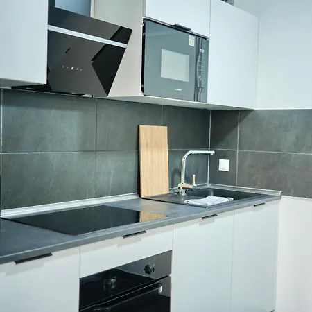 Modern With View Of Countryside דירה