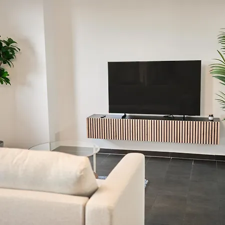דירה Modern With View Of Countryside