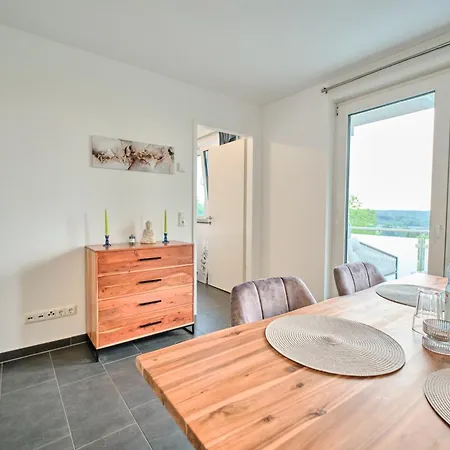 Modern With View Of Countryside דירה האם